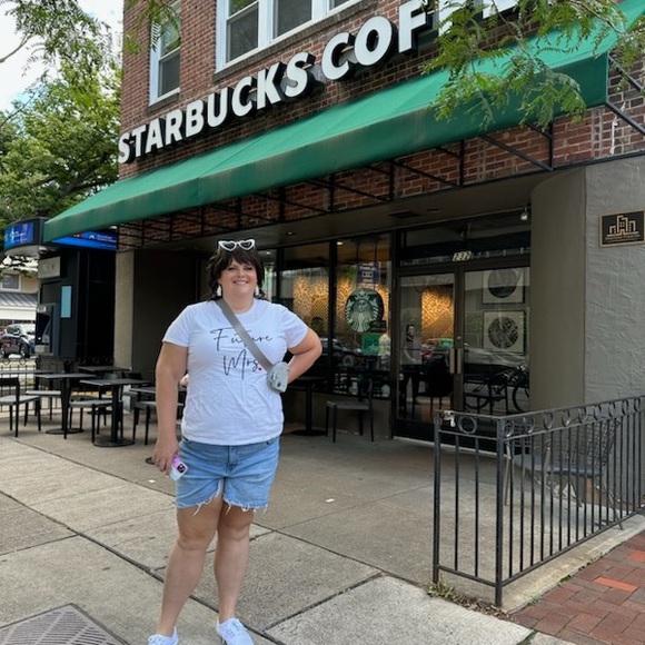 Meet your Posher, Jocelyn - Picture 1 of 1